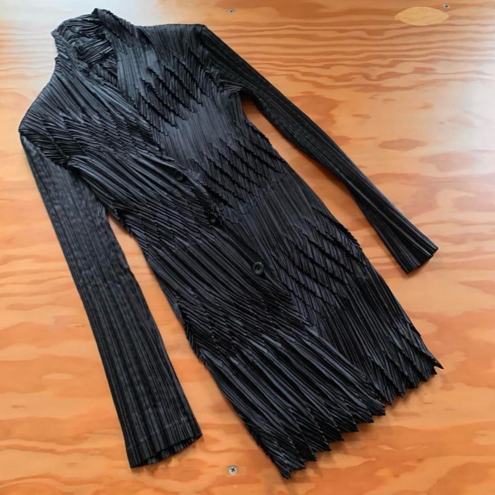 Issey Miyake Sharp Pleated Blazer Black JP2